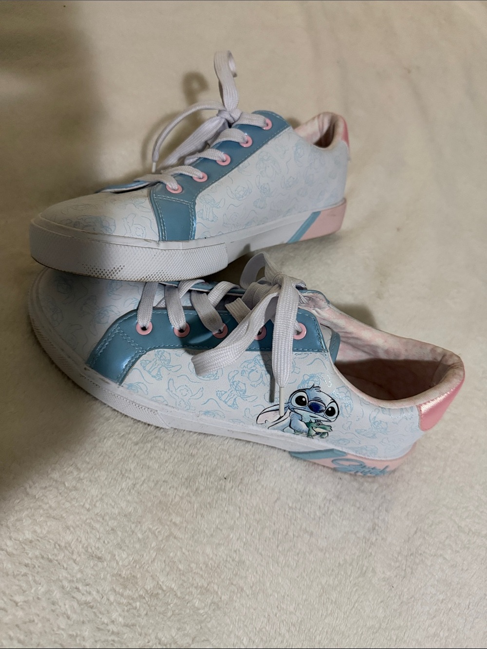 Women’s White & Light Blue Stitch Character Lace-Up Sneakers